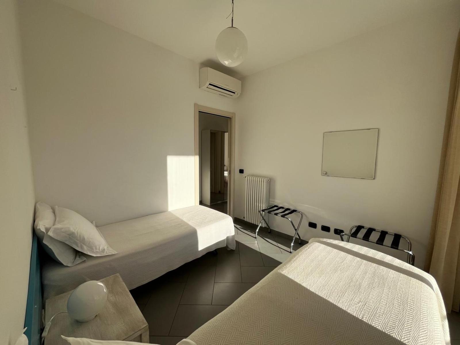 Dea Apartments Albenga Bagian luar foto