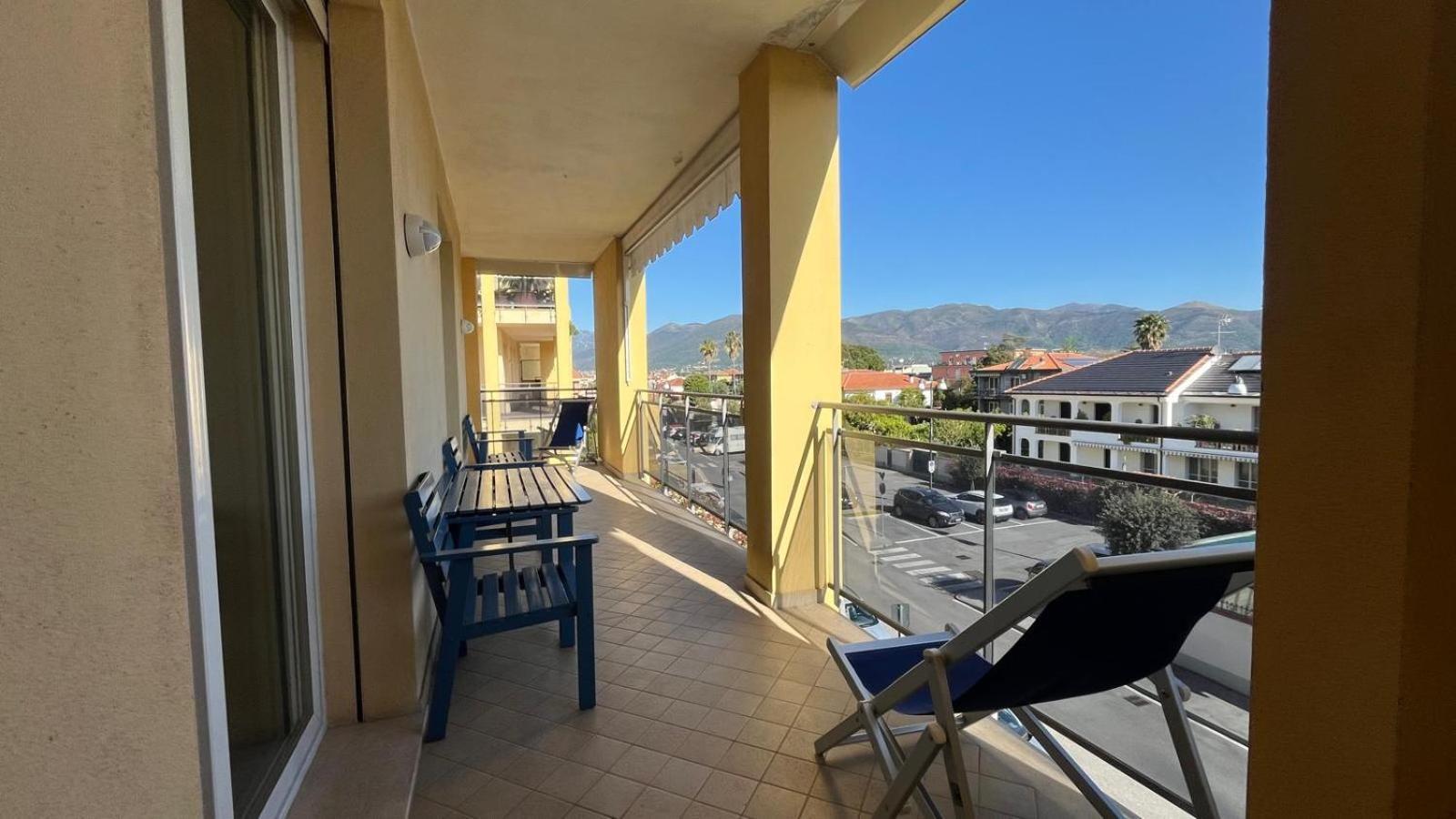 Dea Apartments Albenga Bagian luar foto